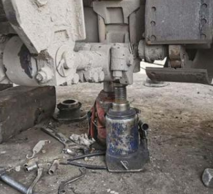 液壓千斤頂頂升汽車